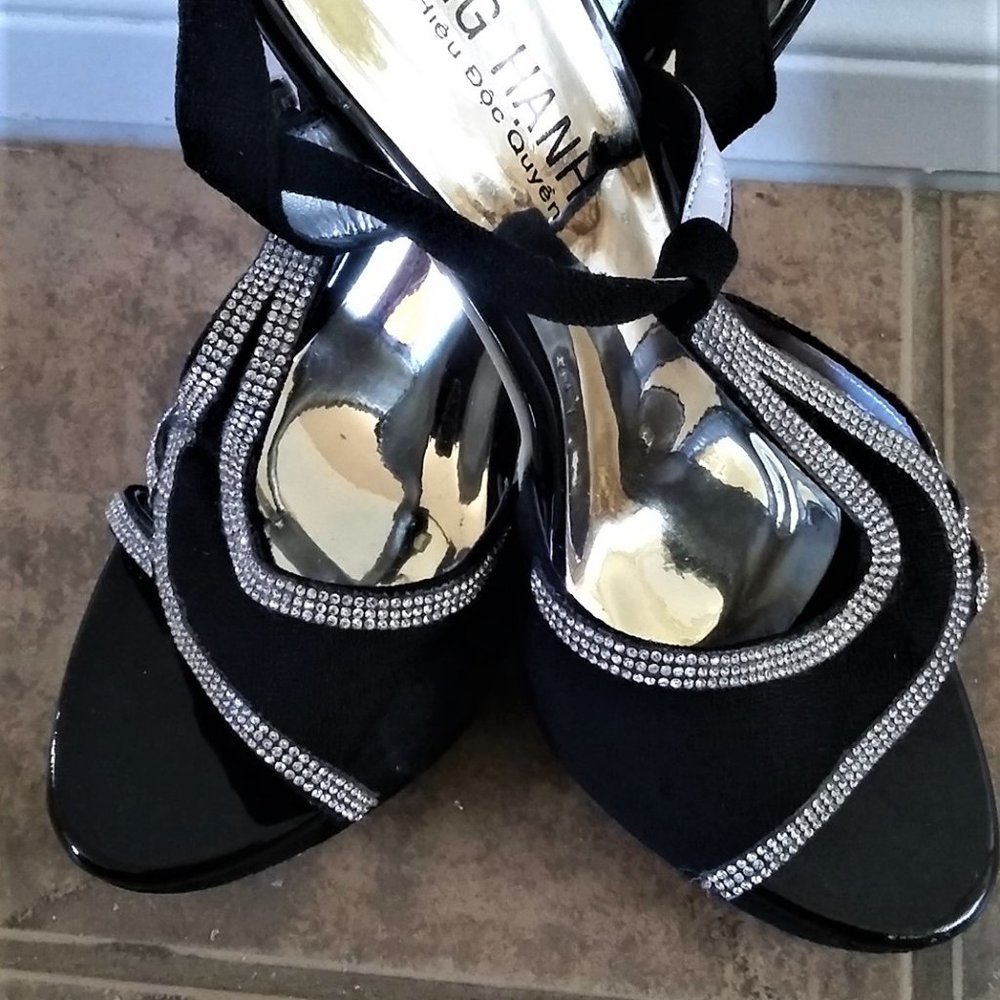 Hong Hanh Elegant Black & Silver Strappy Sandals - New - Picture 2 of 5